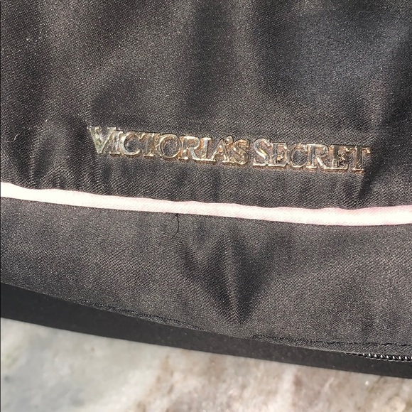 Victoria's Secret Travel Pouch - Picture 3 of 8